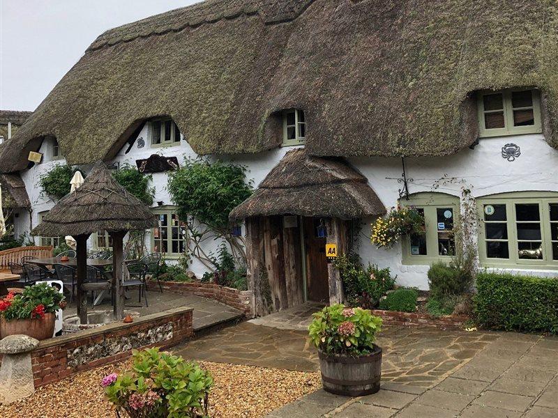 The Hatchet Inn Chute Экстерьер фото